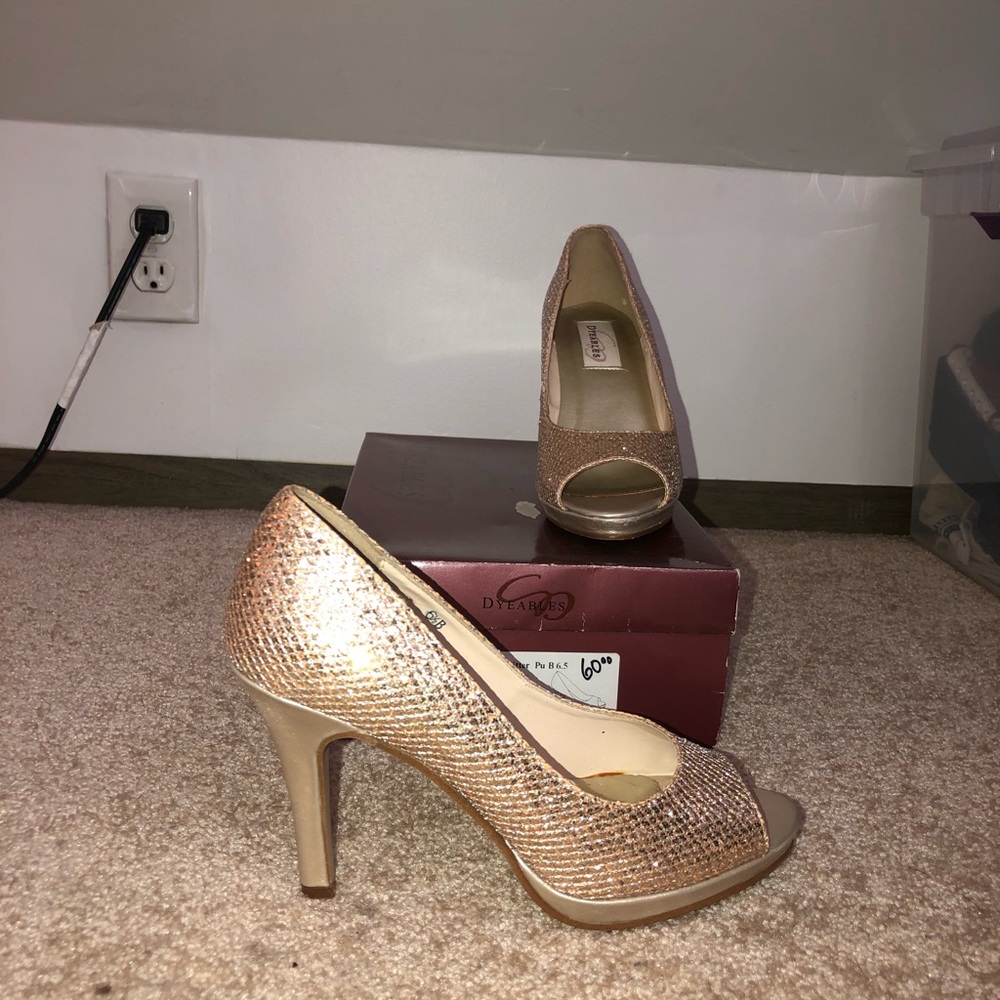 Gold Pumps